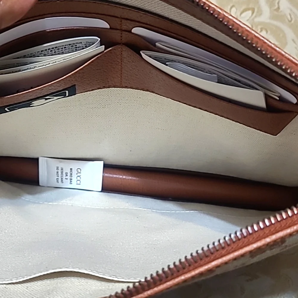 Gucci x MLB GG Conves NY Yankees Zip Clutch Authentic - Picture 4 of 7